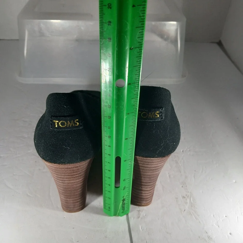 TOMS‎ Peep Toe Wedge Sandals Size 6.5 Black Suede Boho Minimalist Summer Heels
